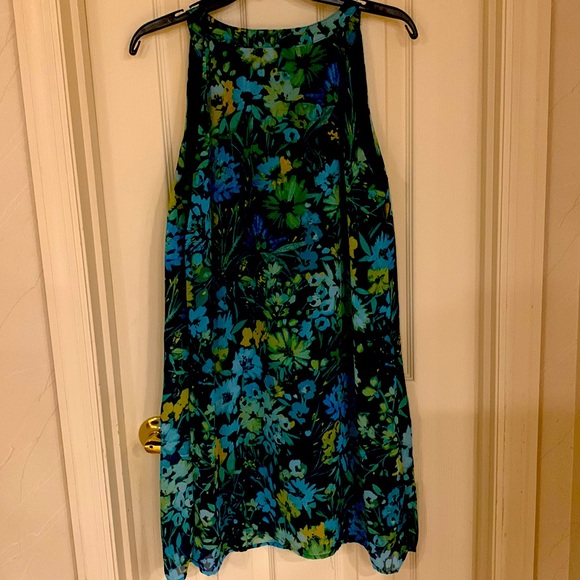 Gorgeous Mini Dress in beautiful print. - Picture 3 of 3